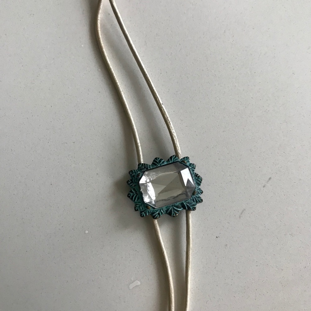 White pearlized Gem Choker